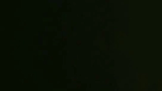 粗暴而准备好:少女在宿舍房间里口交
